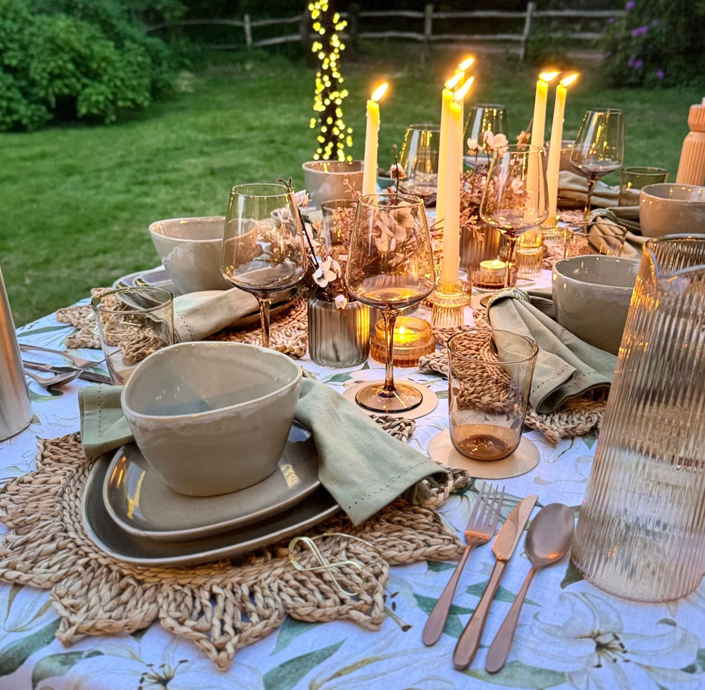 Complete Natural Collection rental kit with crockery, linens, and decorative accents ready for delivery