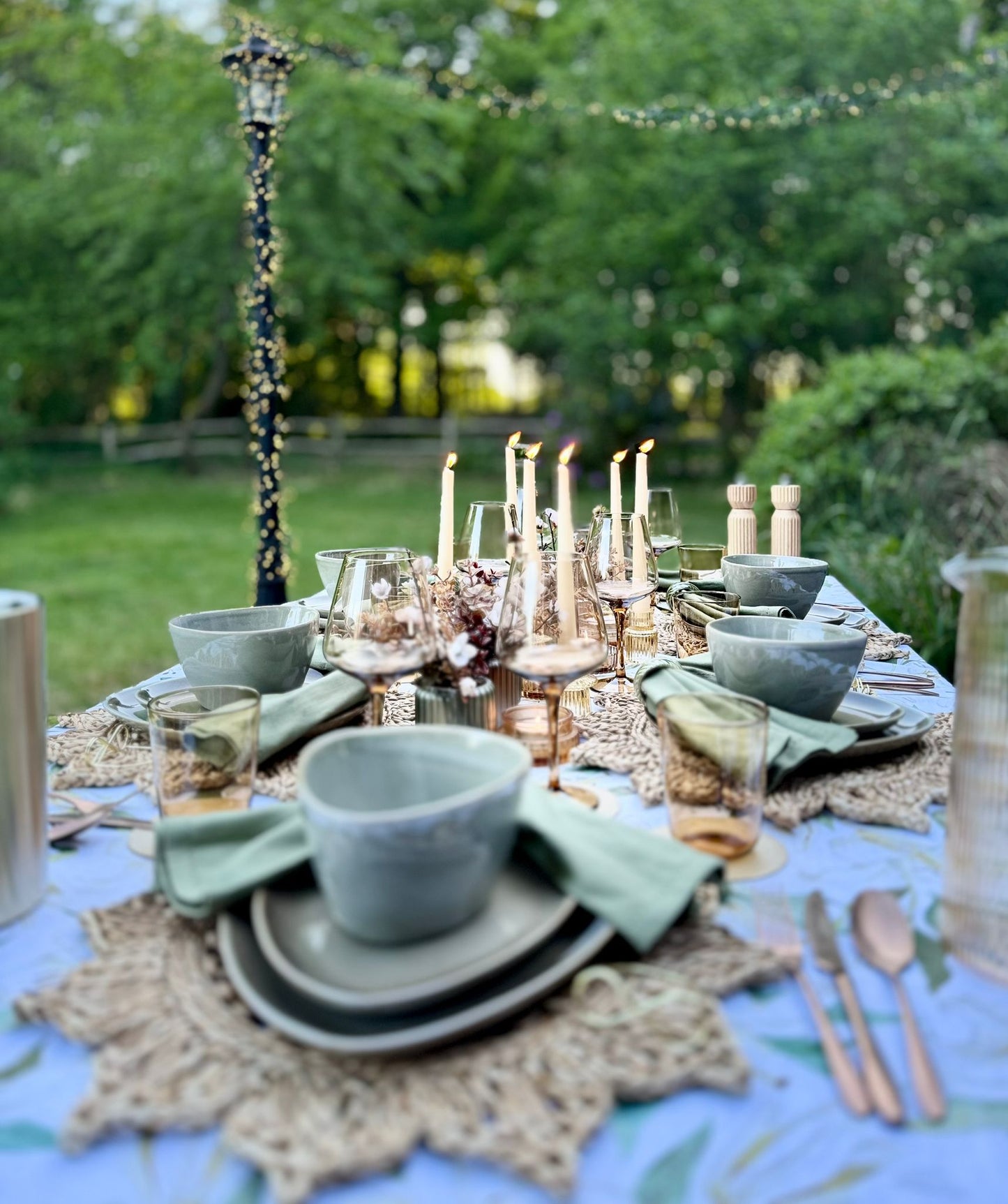 Complete Natural Collection rental kit with crockery, linens, and decorative accents ready for delivery