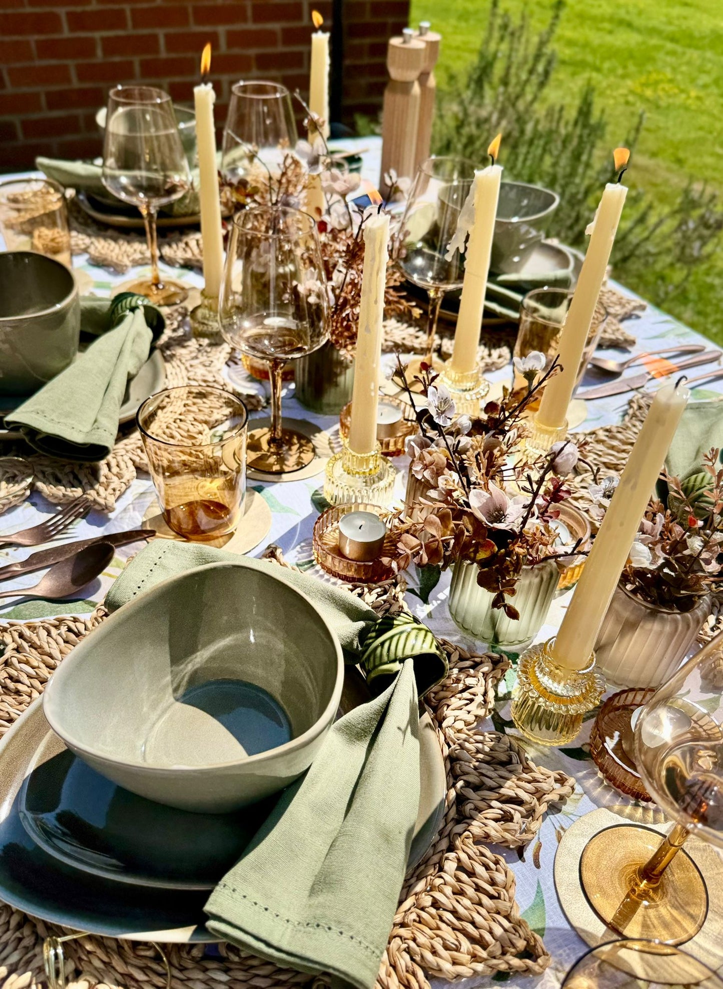 Complete Natural Collection rental kit with crockery, linens, and decorative accents ready for delivery
