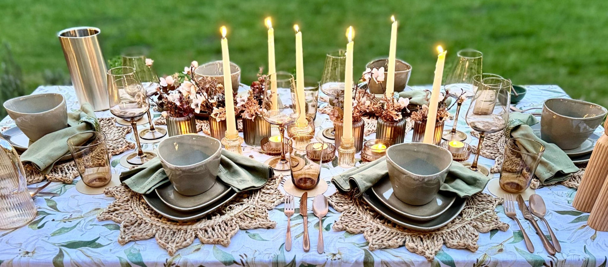 Complete Natural Collection rental kit with crockery, linens, and decorative accents ready for delivery